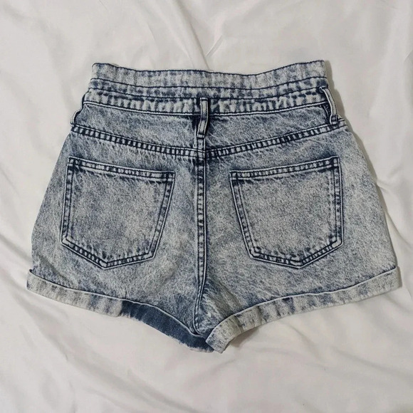Pacsun Drawn Blue Denim Mom Shorts, Color Light Acid Wash Size 25 - Picture 10 of 16
